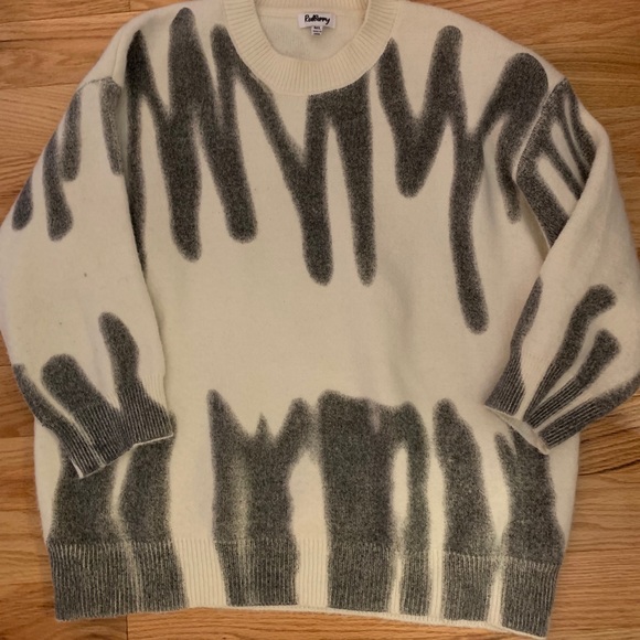 Verge Girl Along the sidewalk sweater - Picture 4 of 4